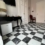 Toledo's Family Oda ve Kahvaltı 4*